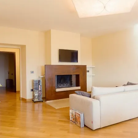 Casa In Piaggia * Треви